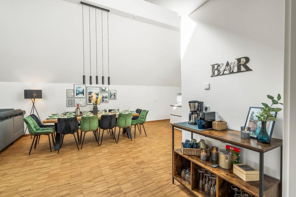 Coffee/tea facilities, Seating area, Dining area