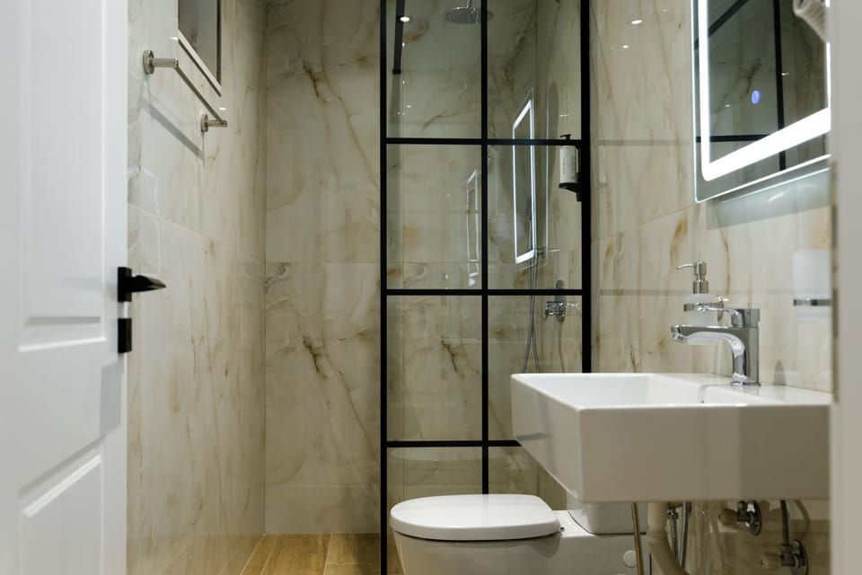 Shower, Toilet, Bathroom, towels