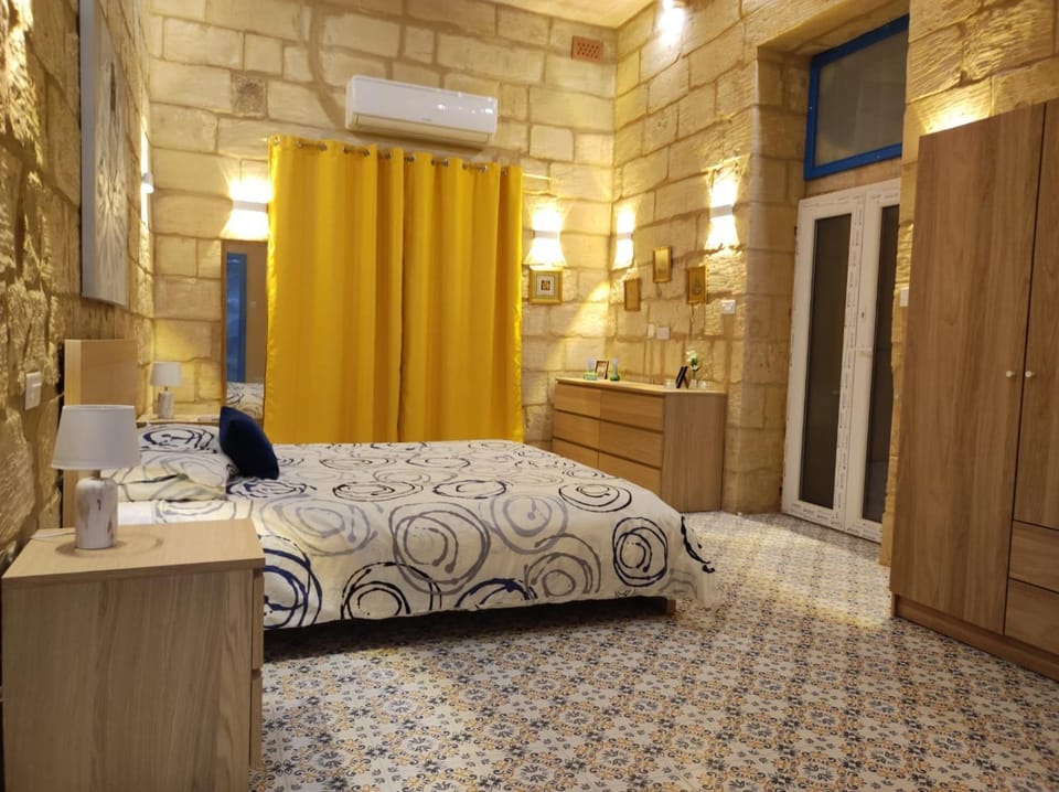 Bed, Bedroom, air conditioner