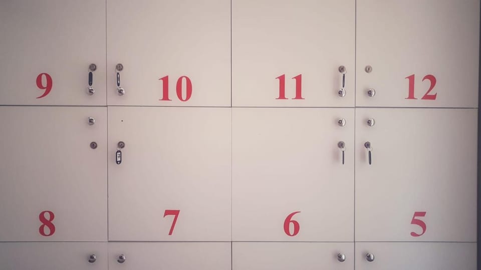 Bedroom, locker