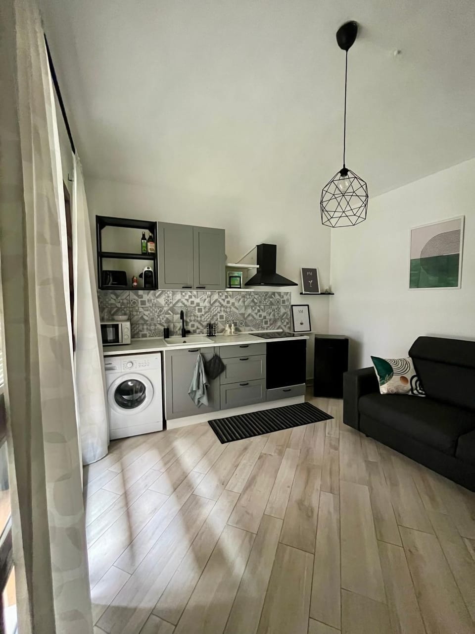 Kitchen or kitchenette, minibar, stove, washing machine