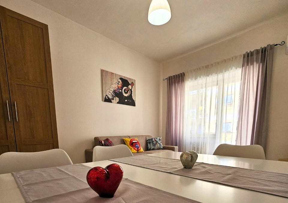 Living room, Photo of the whole room, Seating area