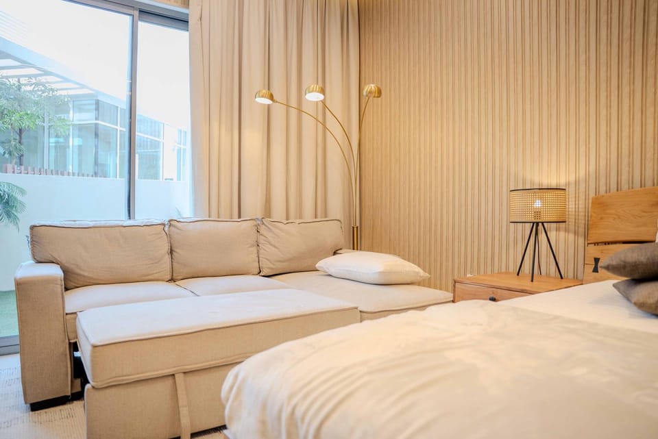 Luxurious studio apartment with private garden Apartment in Al Sharjah