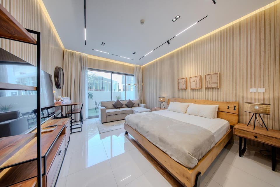 Luxurious studio apartment with private garden Apartment in Al Sharjah