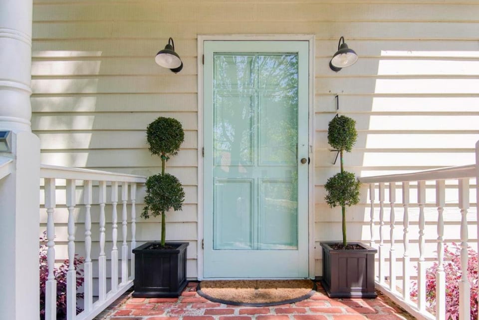 Sawyer's Landing- Mins to Beach & Dtwn House in Mount Pleasant