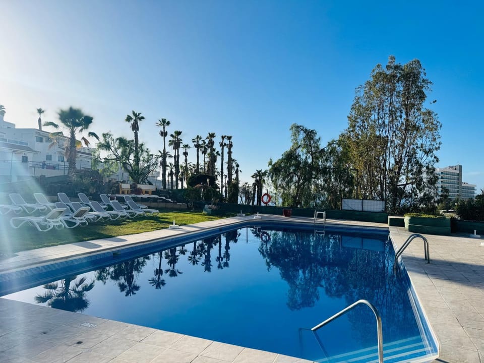 Day, Swimming pool, Swimming pool, sunbed