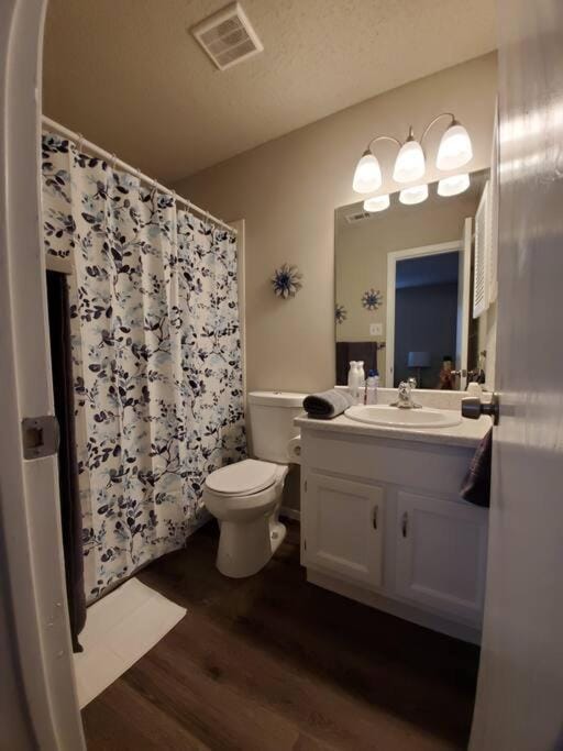 Walnut Creek 2BR 2BA FencedYard Pet Stays for Free House in Austin