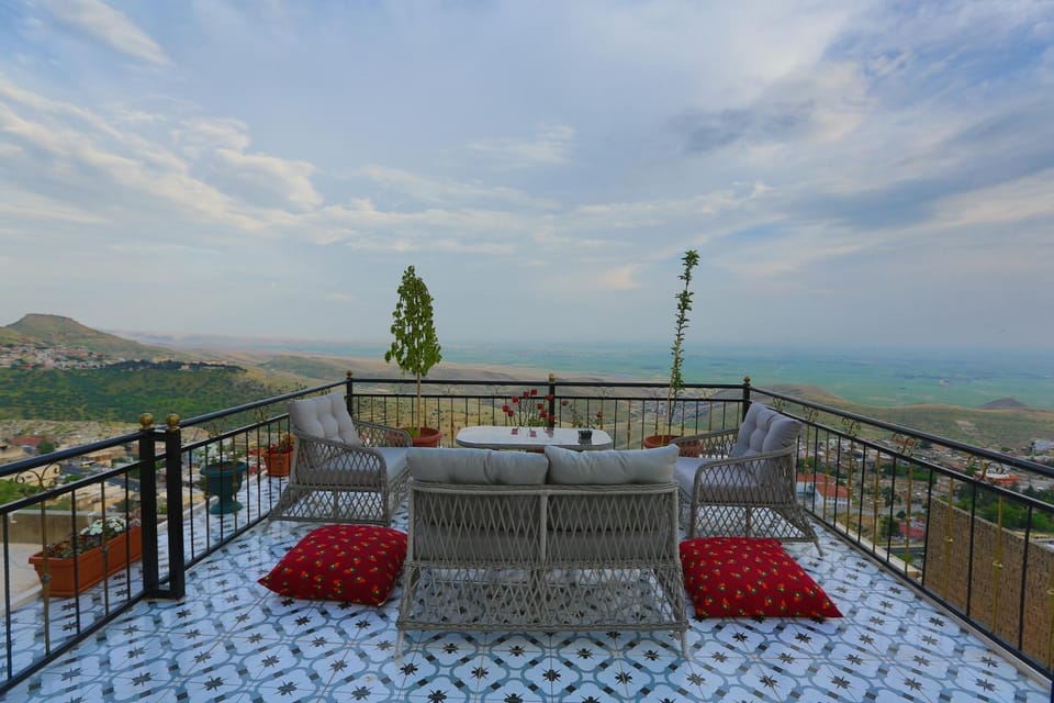 Patio, Day, Natural landscape, View (from property/room), Balcony/Terrace, Seating area, Dining area, Mountain view