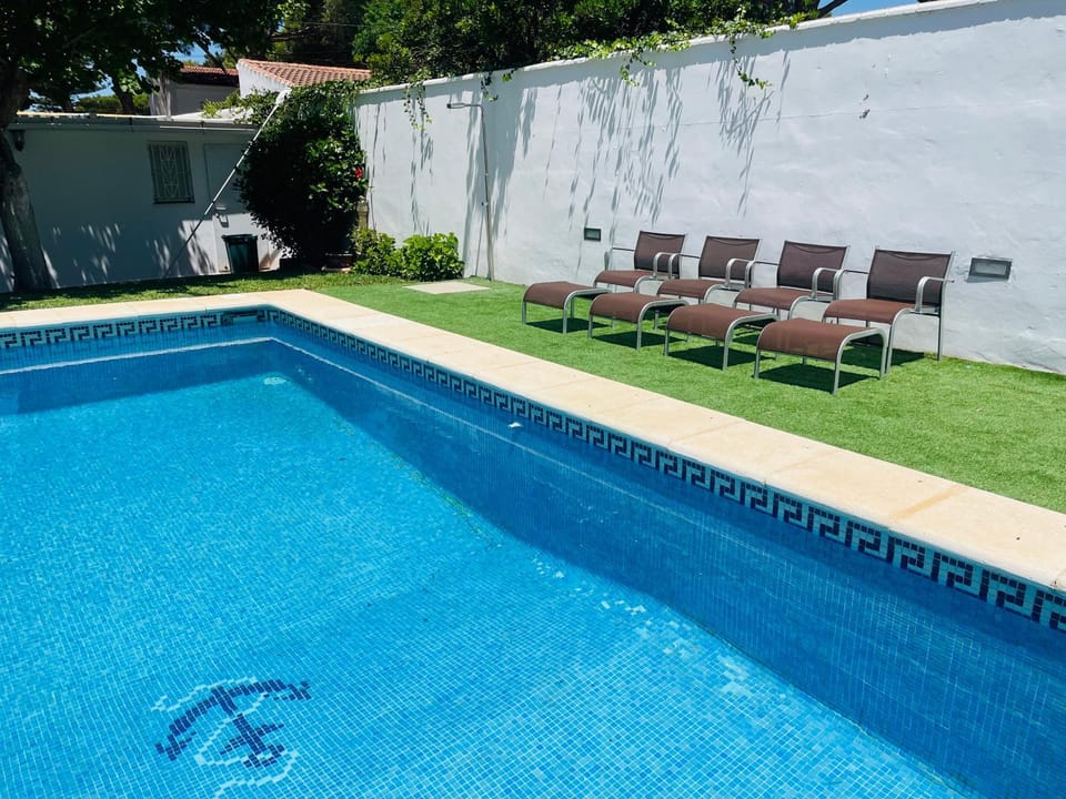 Day, Pool view, Swimming pool, sunbed
