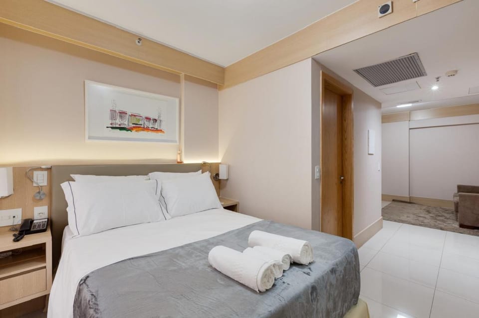 Bed, Photo of the whole room, towels
