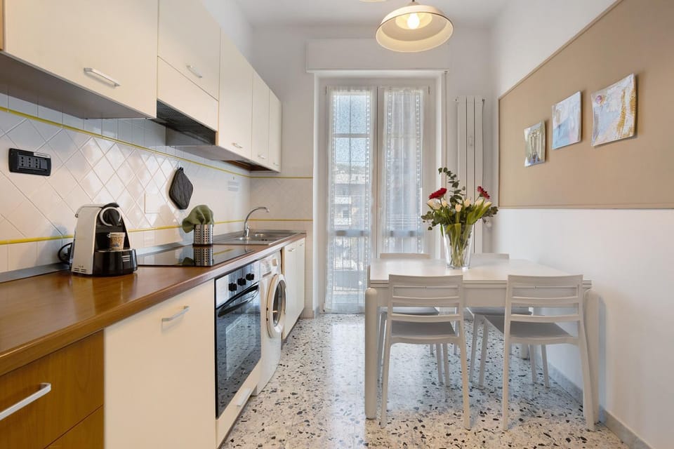 Property building, Kitchen or kitchenette, Living room