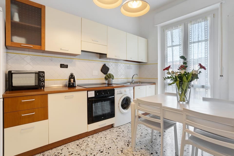 Kitchen or kitchenette, Living room