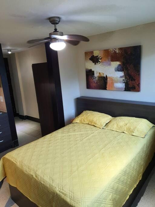 R.1114 Estudio ejecutivo privado, con cocina y baño. Apartment in Panama City, Panama