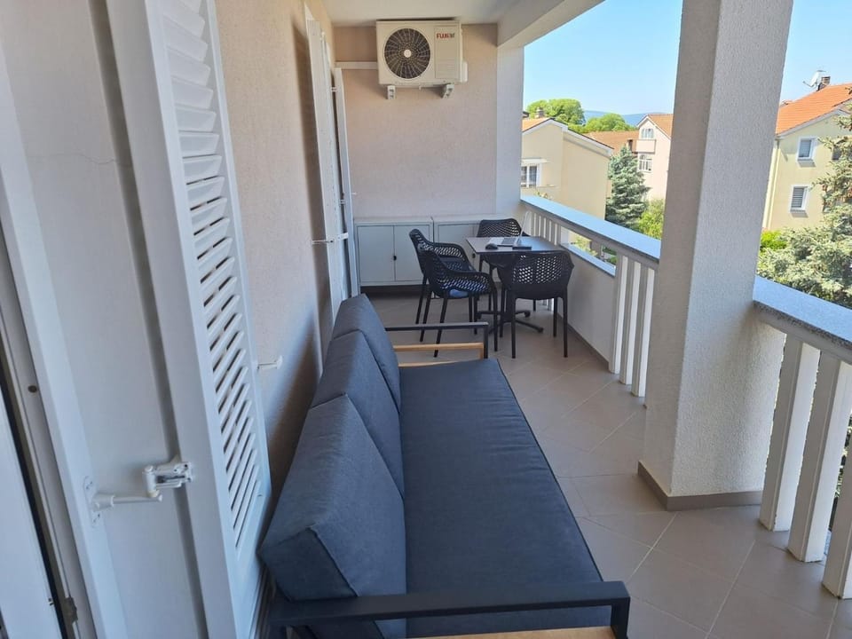 Balcony/Terrace, children, Family