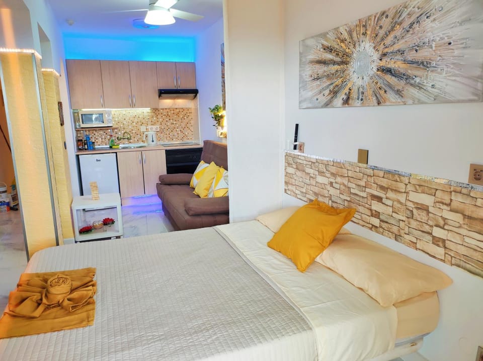 Bed, Living room, Photo of the whole room, Bedroom