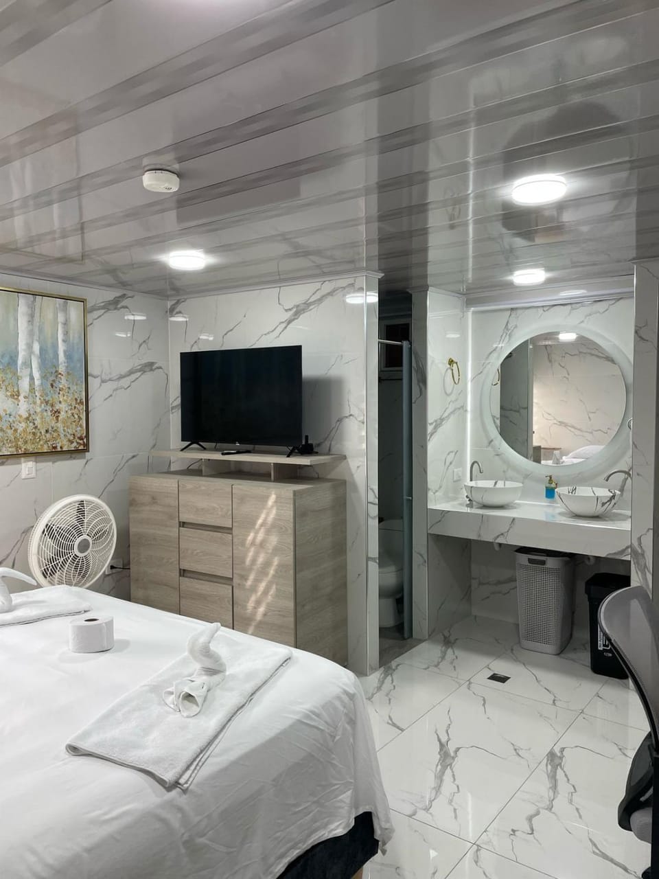 Bathroom, Photo of the whole room