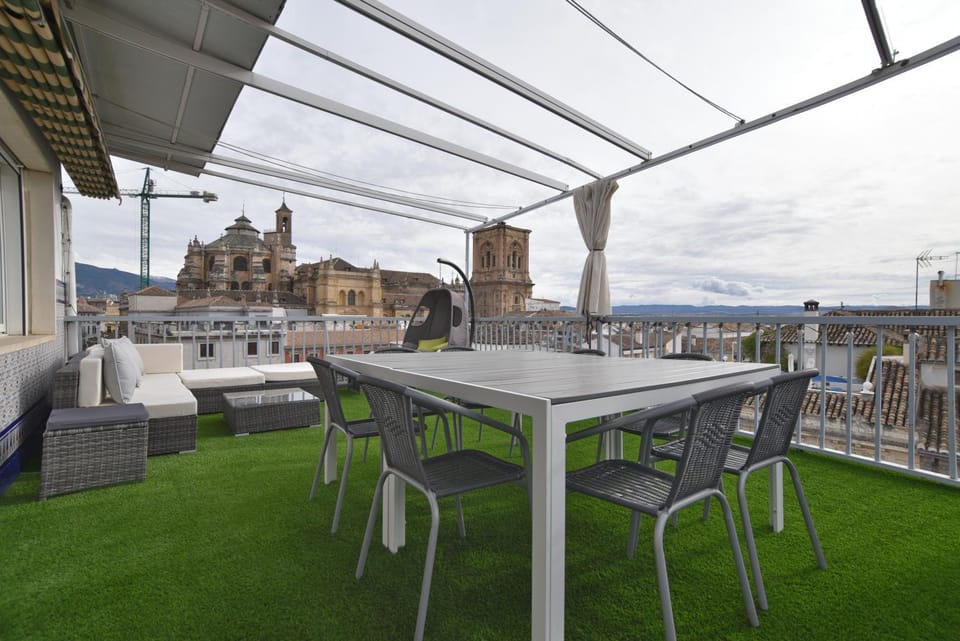 Patio, View (from property/room), Balcony/Terrace, Dining area, City view, Mountain view