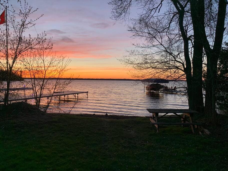 Aries Kabin- 2 Bedroom Fenelon Falls cottage House in Kawartha Lakes