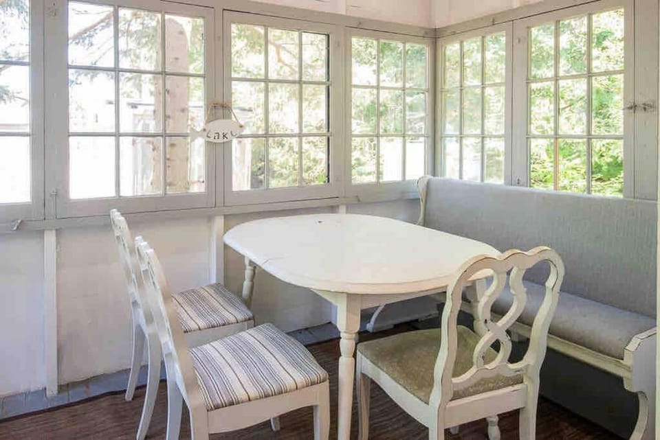 Aries Kabin- 2 Bedroom Fenelon Falls cottage House in Kawartha Lakes