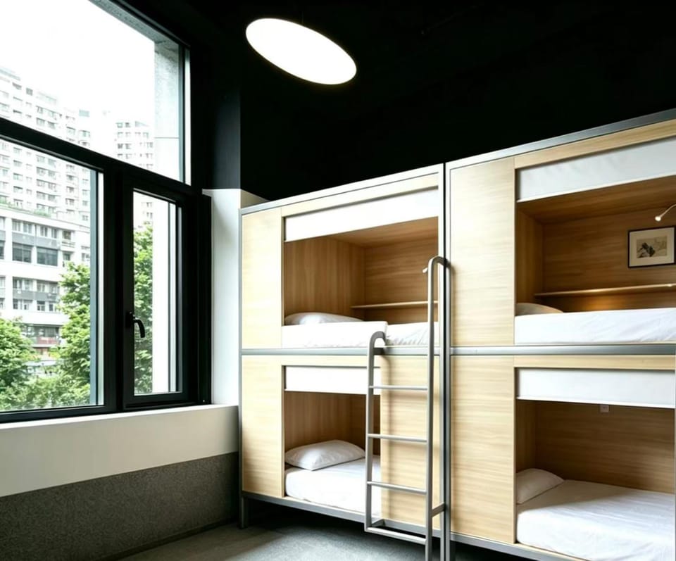 WeFlow Youth Hostel - Shanghai People's Square Jing'an Joy City Hostel in Shanghai