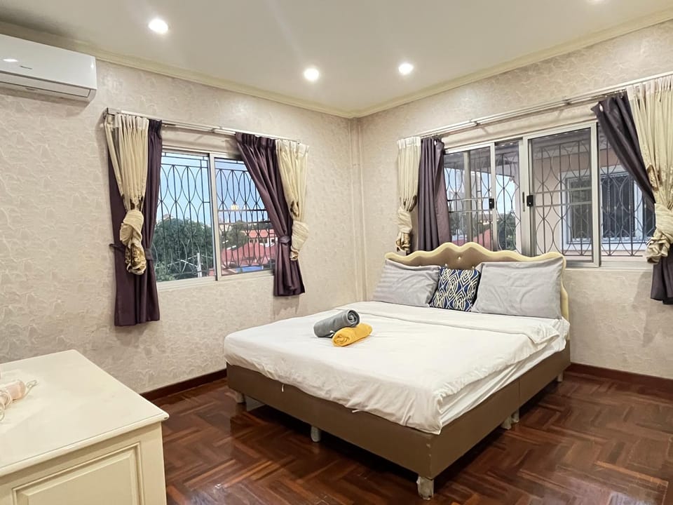 walking st 3kM,5 BR villa Villa in Pattaya City