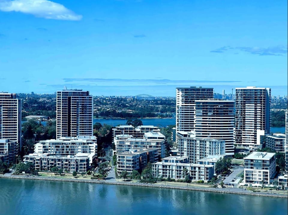 Modern stylish Startling waterview highrise Condo Apartment in Sydney