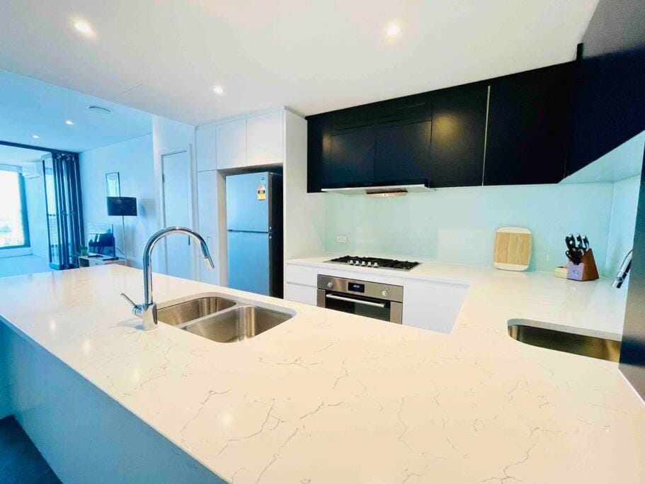 Modern stylish Startling waterview highrise Condo Apartment in Sydney