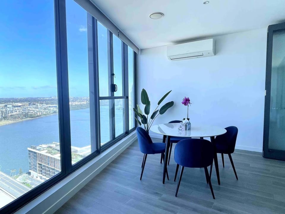 Modern stylish Startling waterview highrise Condo Apartment in Sydney