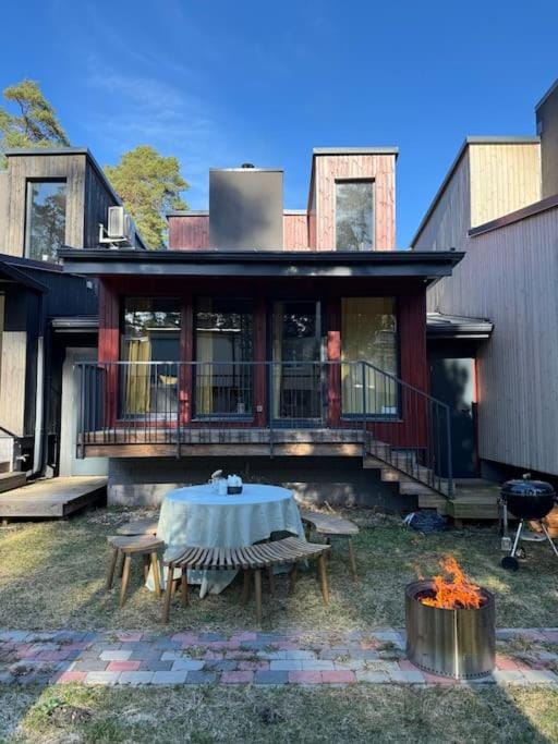 Property building, Patio, BBQ facilities, Garden, Dining area, Garden view