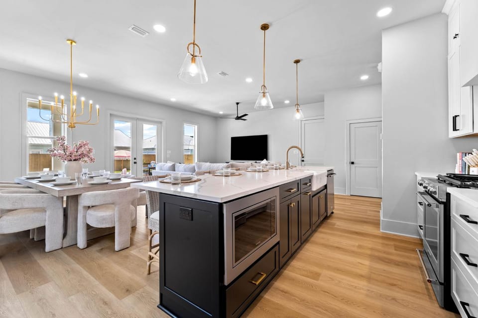 Kitchen or kitchenette, kitchen