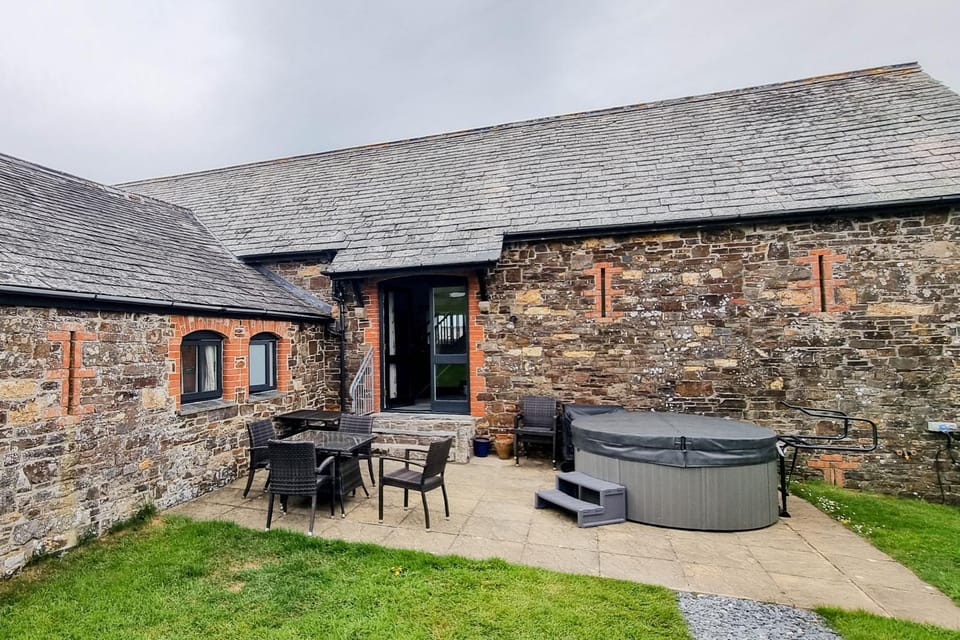 Property building, Patio, BBQ facilities, Hot Tub