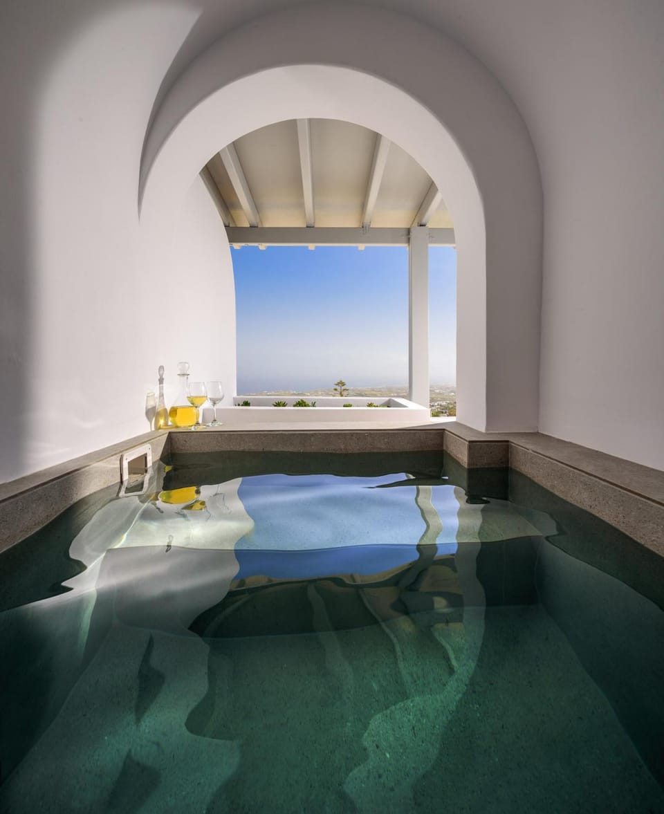 Lotus Suites Apartment in Thera