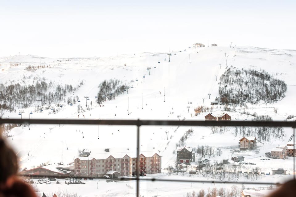 Balcony/Terrace, Mountain view