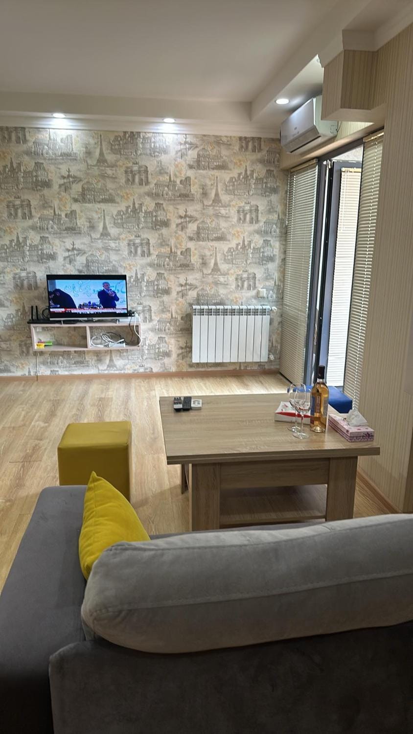 TV and multimedia, Living room, Seating area, Dining area, air conditioner