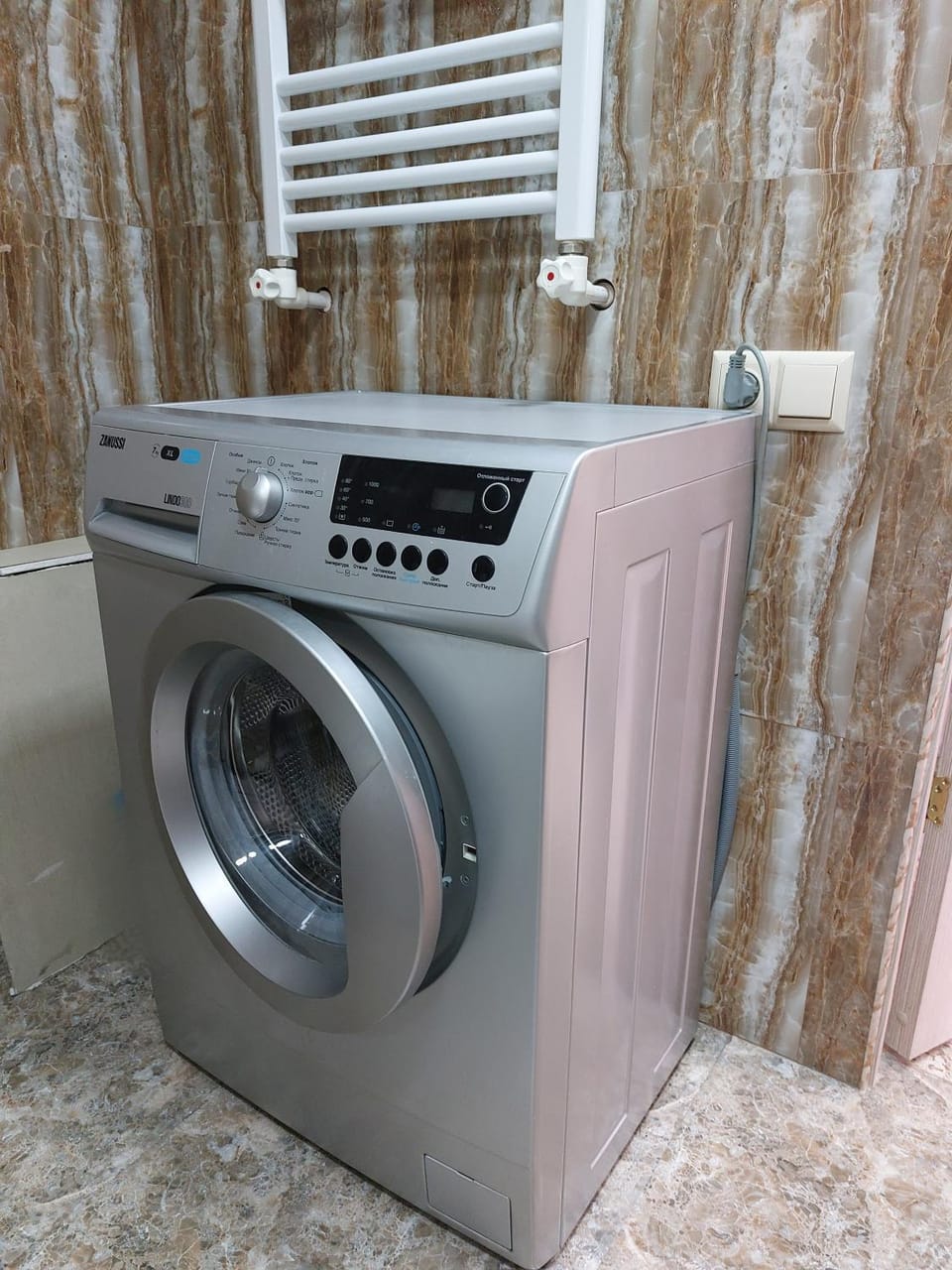 Bathroom, washing machine