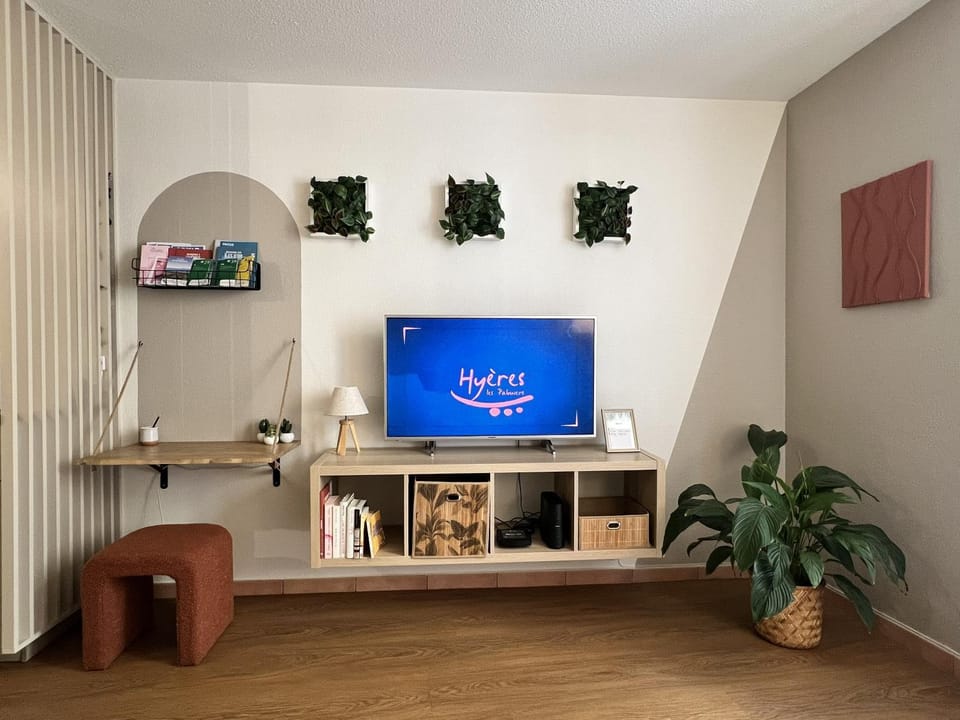TV and multimedia, Seating area