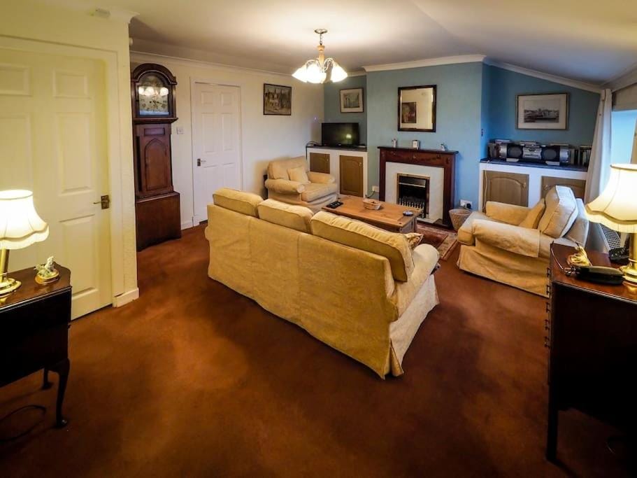 Pirnmill Home with a view Apartment in England