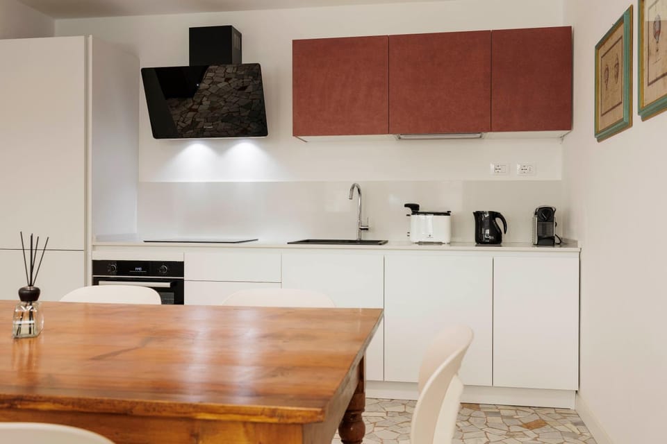 Coffee/tea facilities, Kitchen or kitchenette, Dining area, pet friendly, stove, toaster
