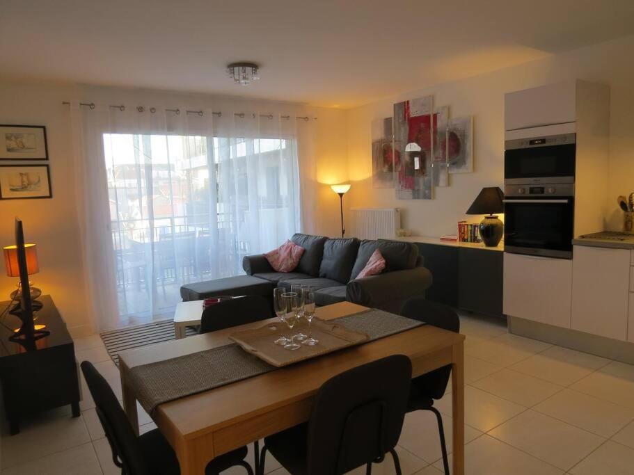 Living room, Dining area