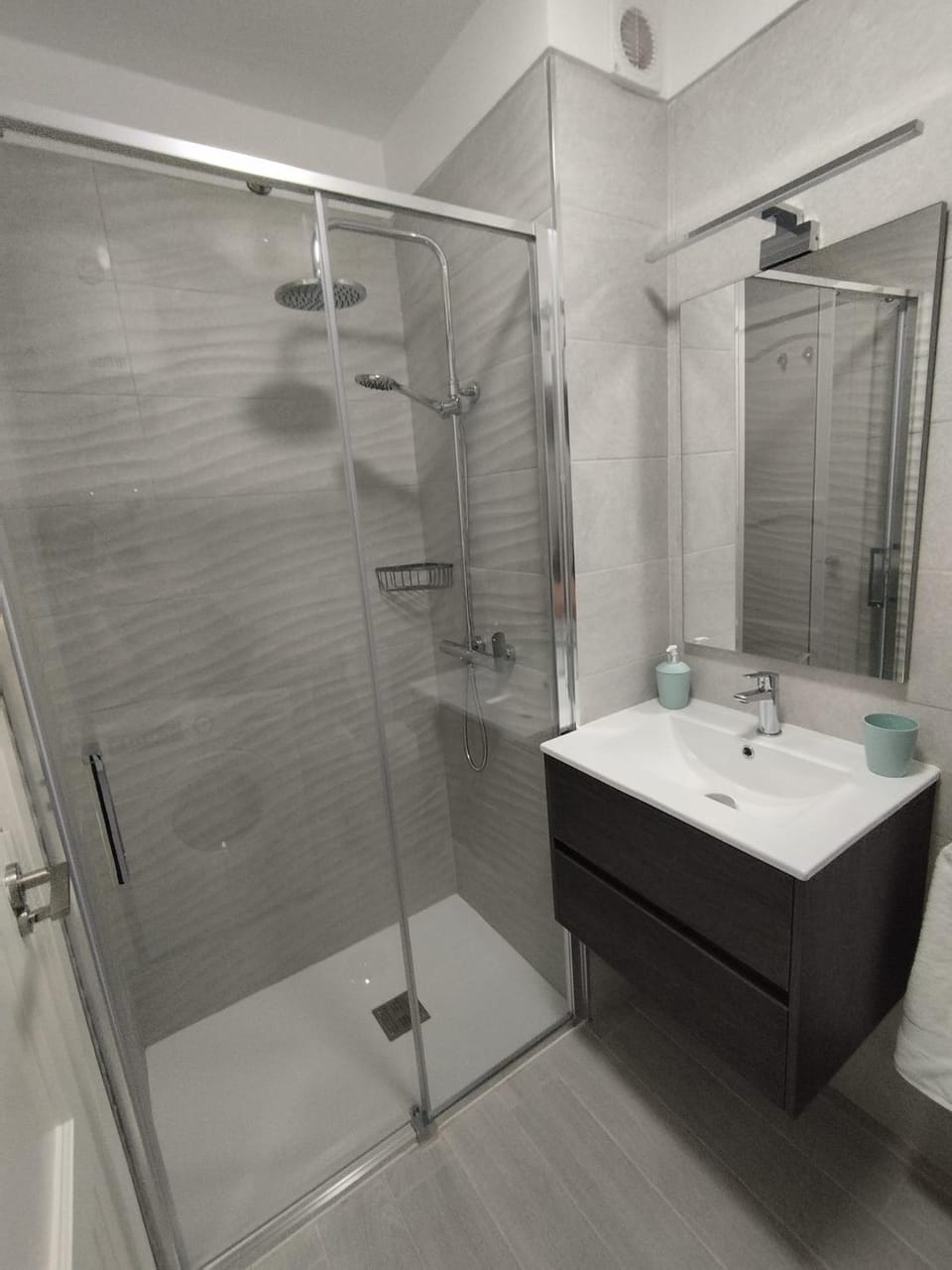 Shower, Bathroom, towels
