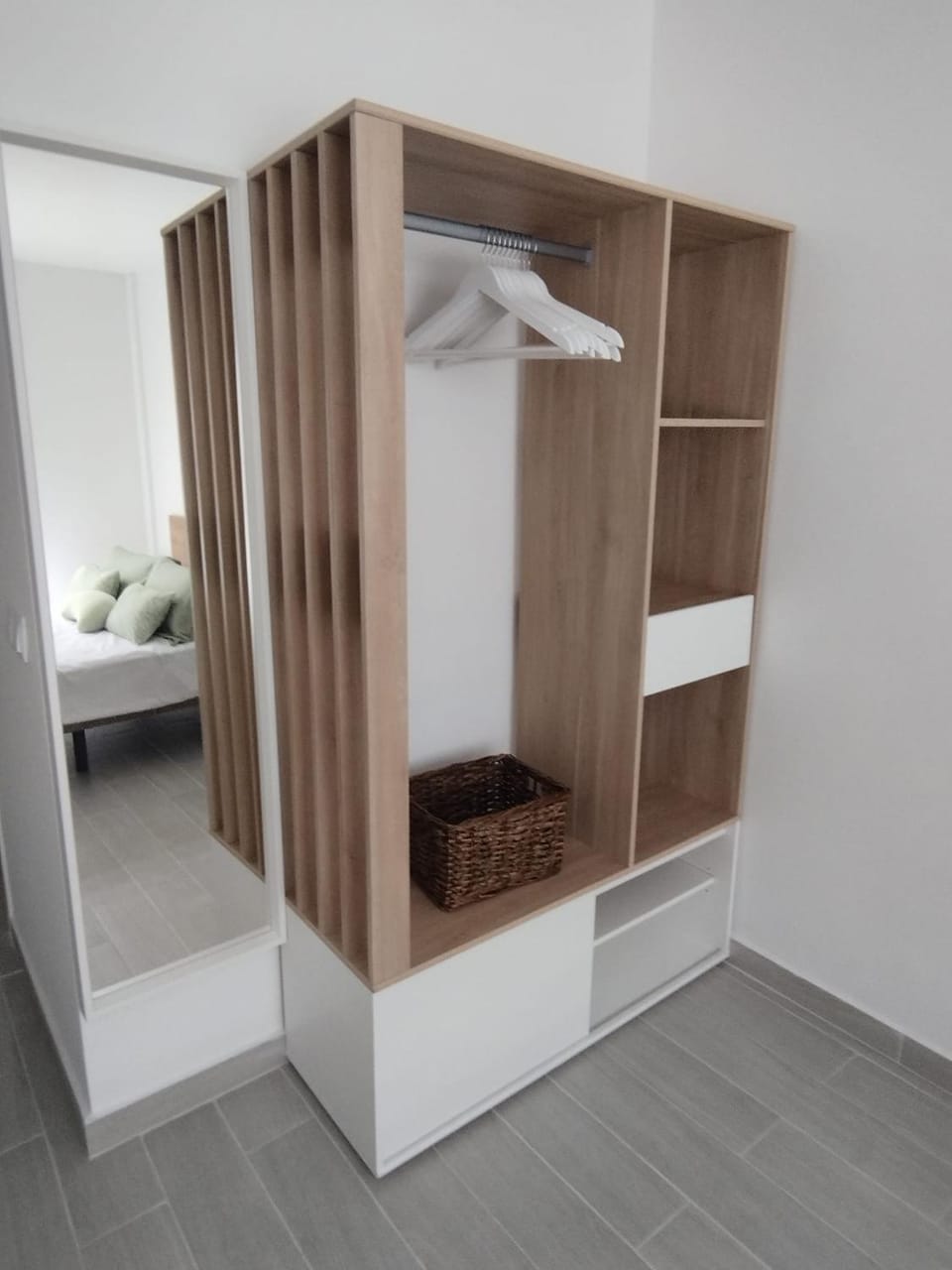 towels, wardrobe