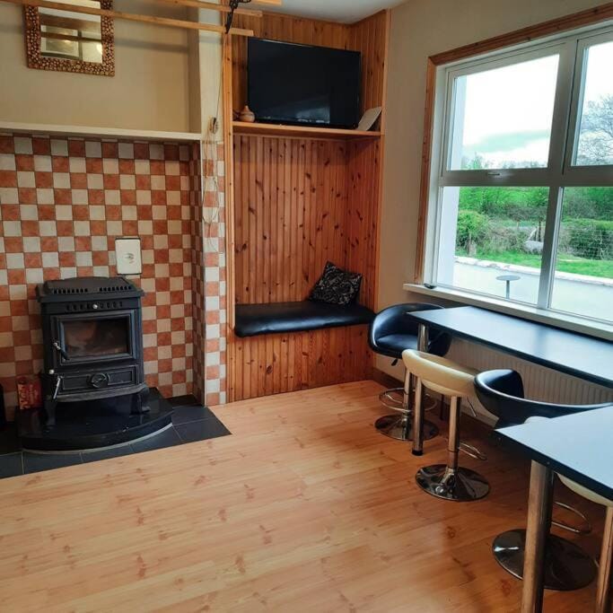 Cheerful three bedroom country cottage House in County Mayo