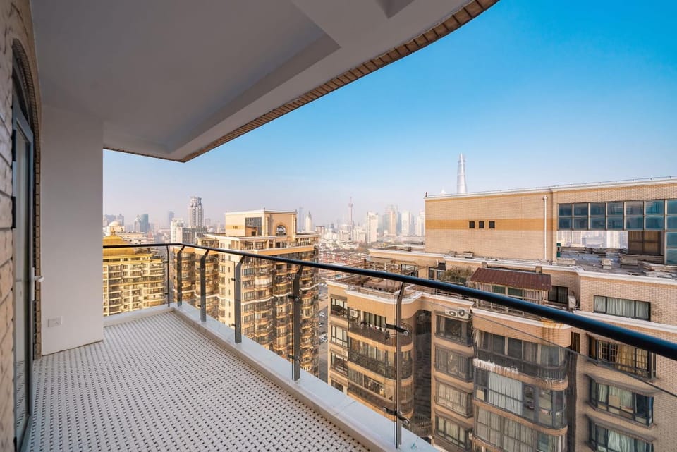 Moment Home - Bund River View Near Yu Garden subway,3bedrooms 2bathrooms 1bathtube with elevator apart ment Apartment hotel in Shanghai