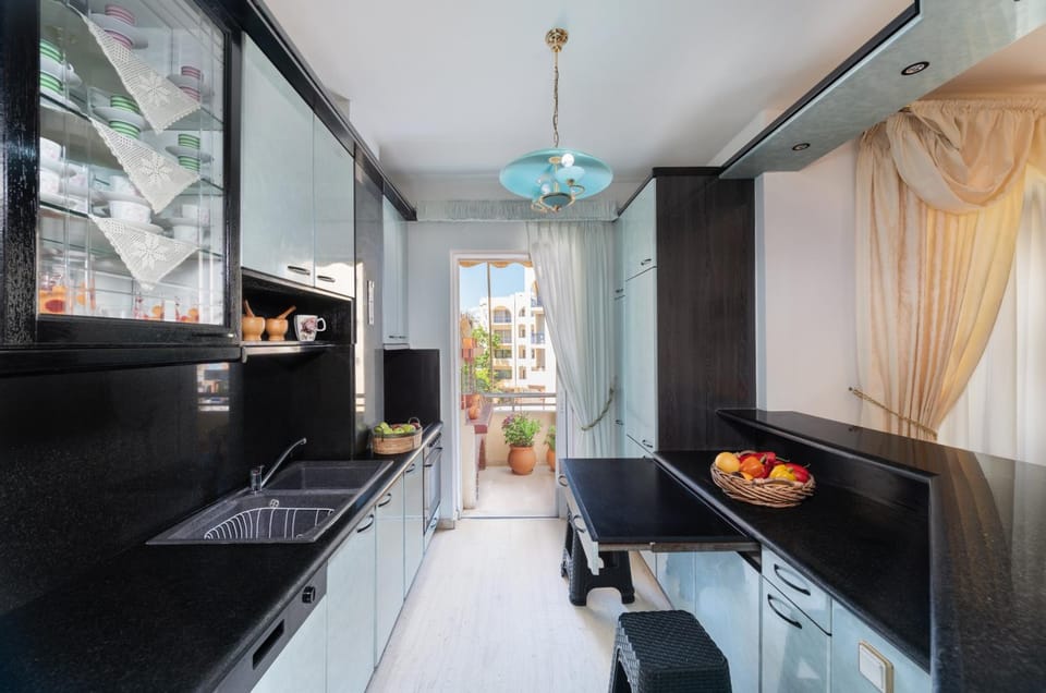 Kitchen or kitchenette, Dining area, minibar, pet friendly, stove