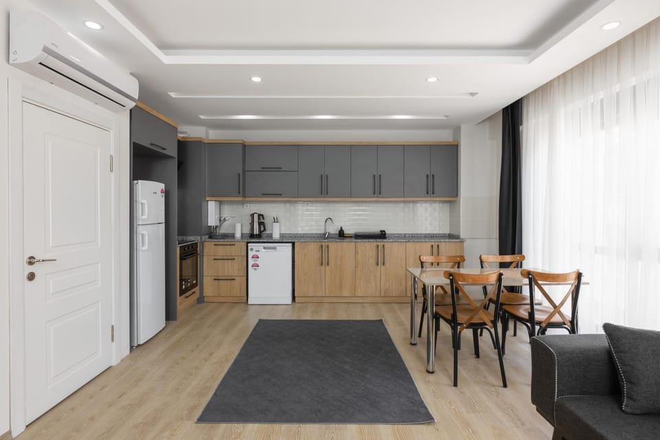 Dining area, kitchen