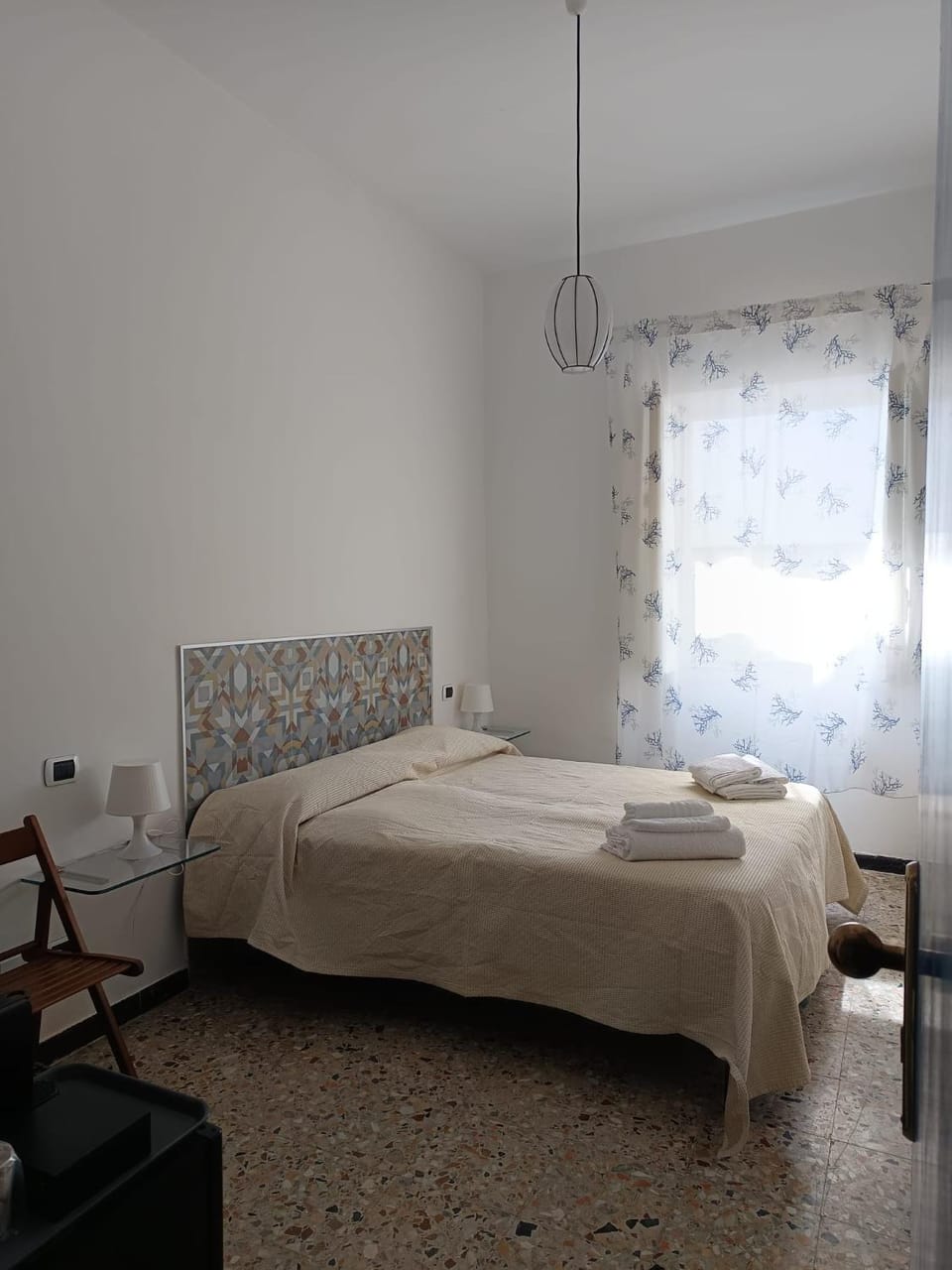 Bed, Living room, Photo of the whole room, Bedroom