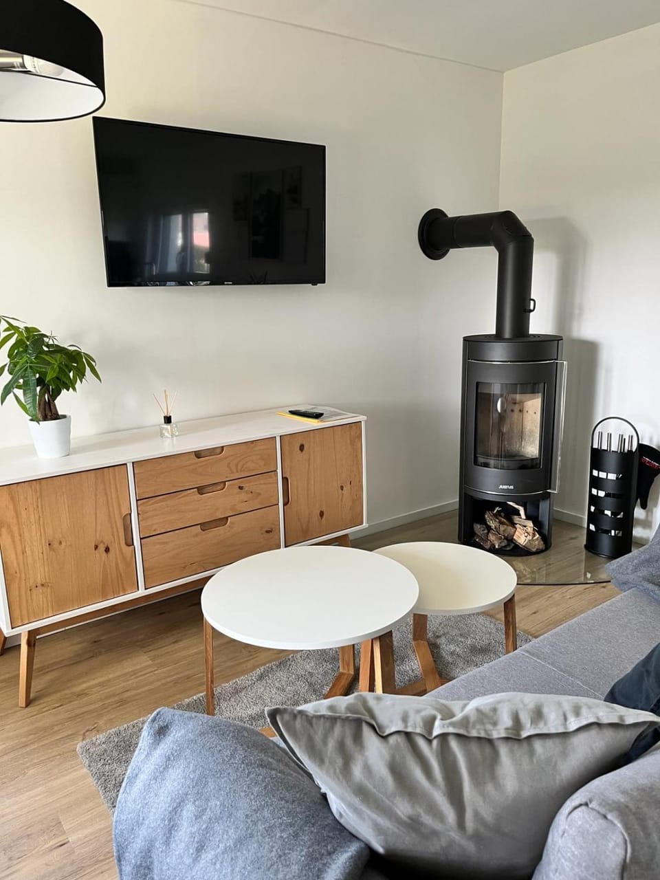 Communal lounge/ TV room, TV and multimedia, Living room, Seating area, Evening entertainment