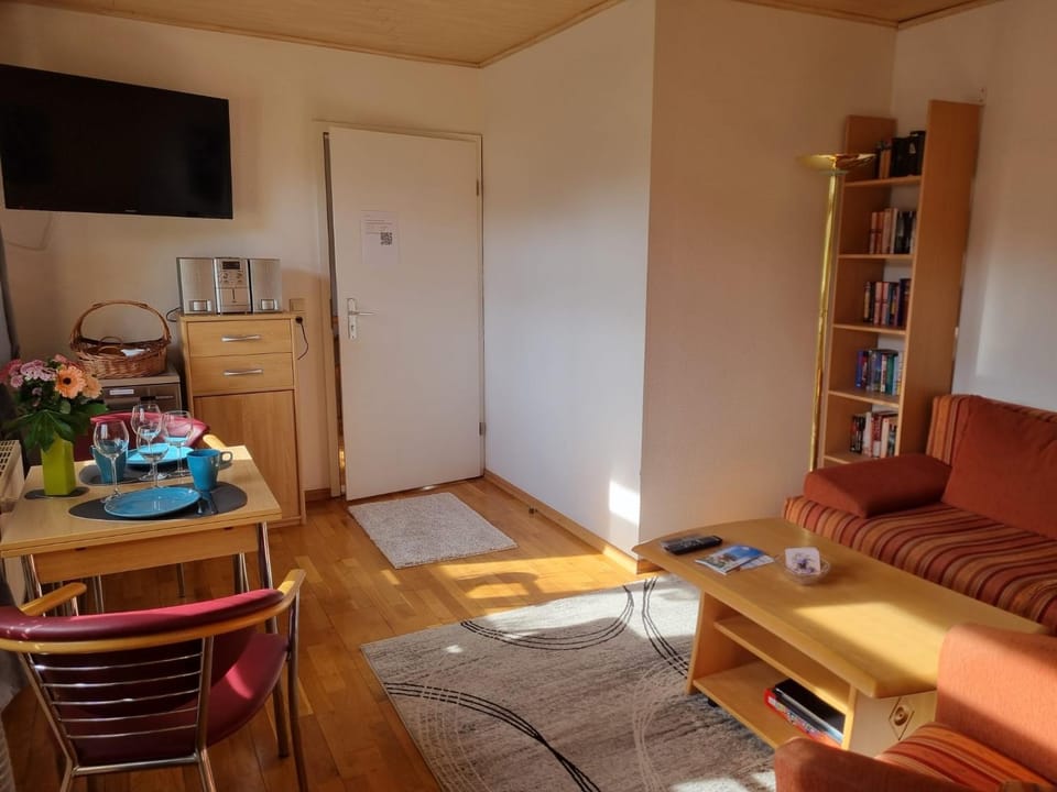 Living room, Dining area, dishwasher