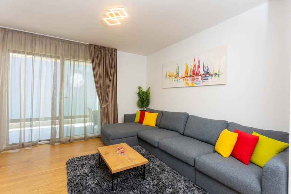 Apartment - free parking in garage , mountain and seaview , quiet neighbourhood Apartment in Split