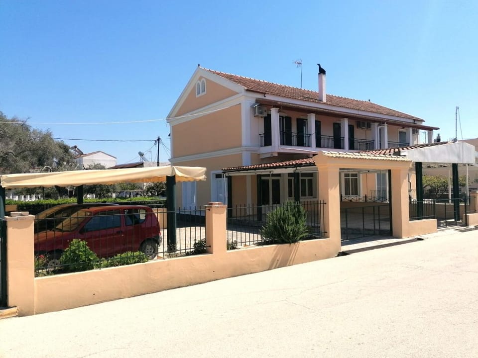 Property building, Facade/entrance, Parking